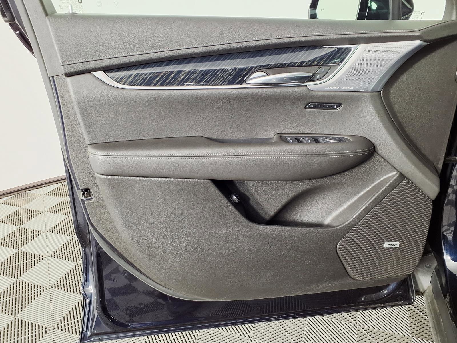 Certified 2022 Cadillac XT6 Premium Luxury FWD image 17