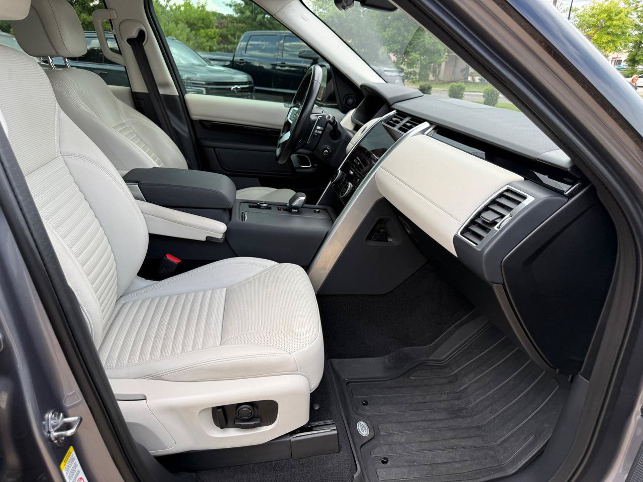 Used 2022 Land Rover Discovery S AWD/4WD image 43