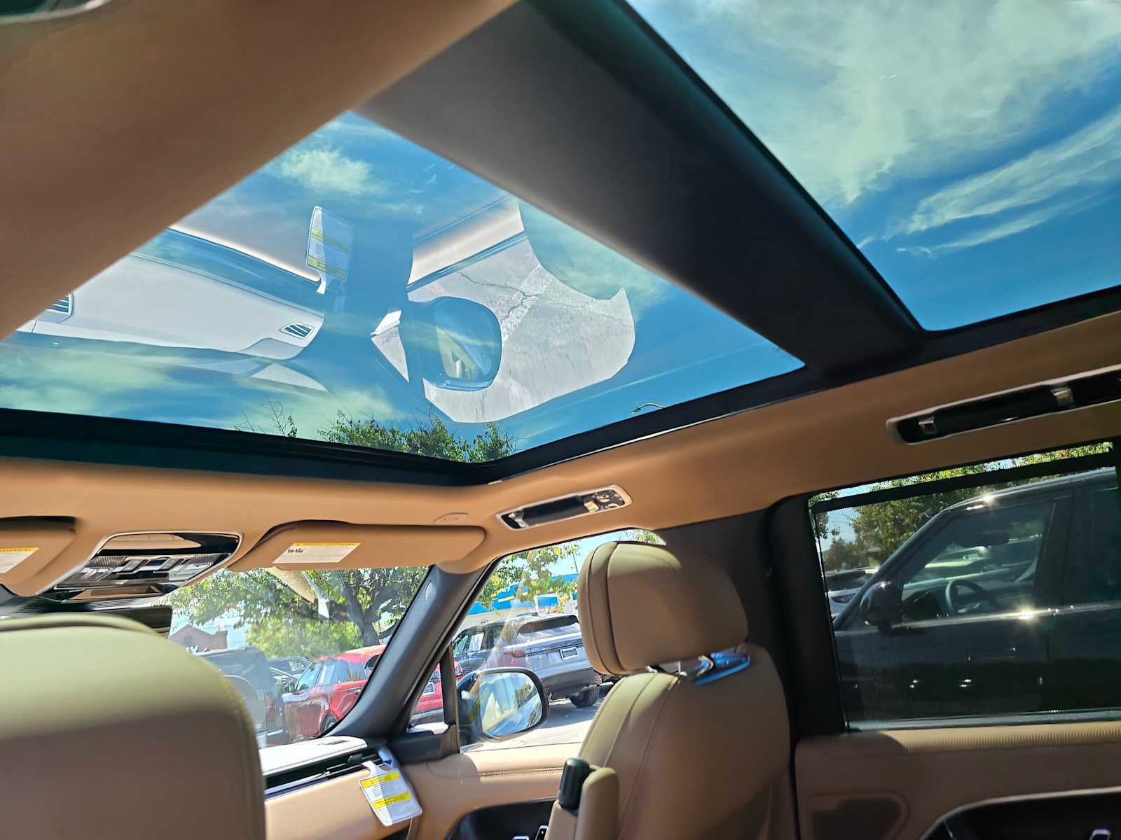 New 2025 Land Rover Range Rover SE image 21
