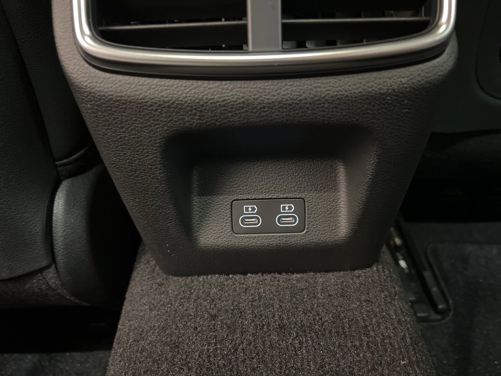 Used 2025 Genesis G70 2.5T image 28