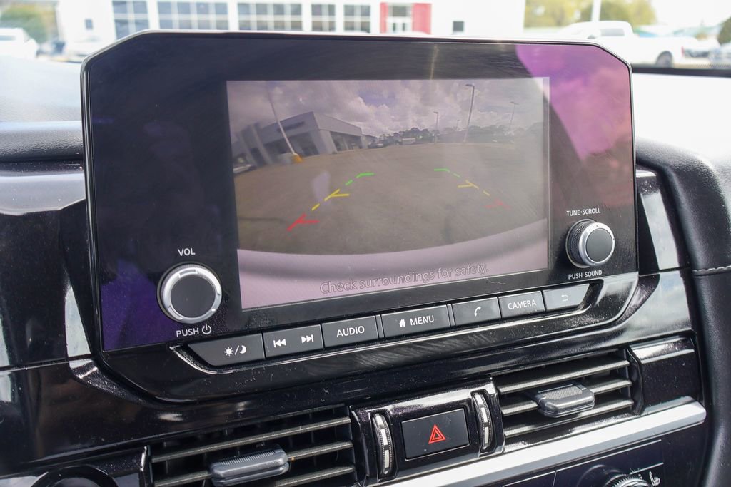 Used 2025 Nissan Pathfinder SV image 4