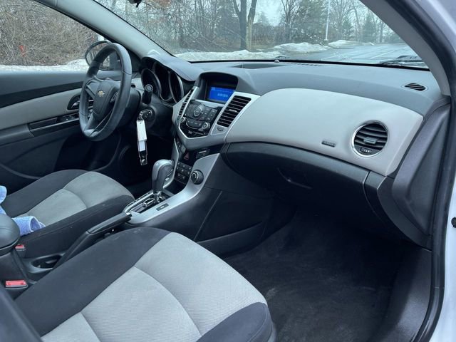 Used 2014 Chevrolet Cruze LS image 24