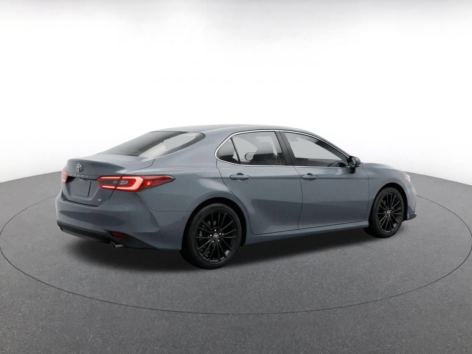 Used 2026 Toyota Camry SE FWD image 9