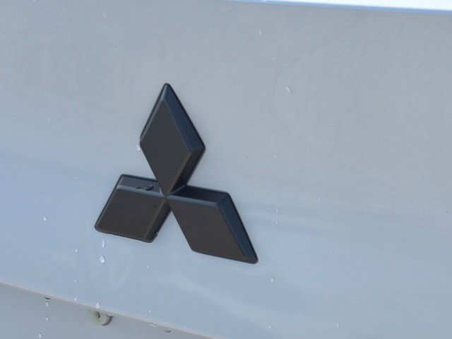 New 2026 Mitsubishi Outlander LE FWD image 13