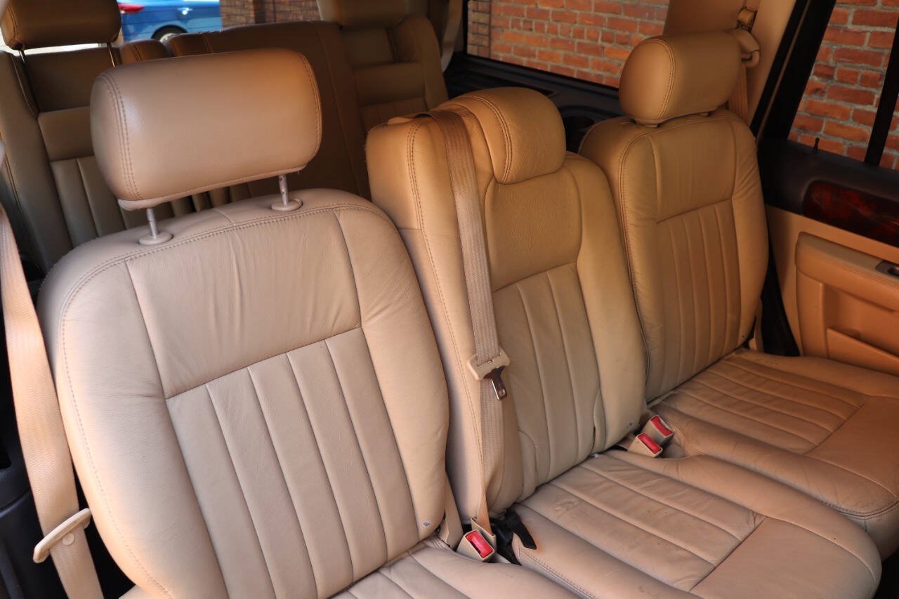 Used 2006 Lincoln Navigator Luxury RWD image 36