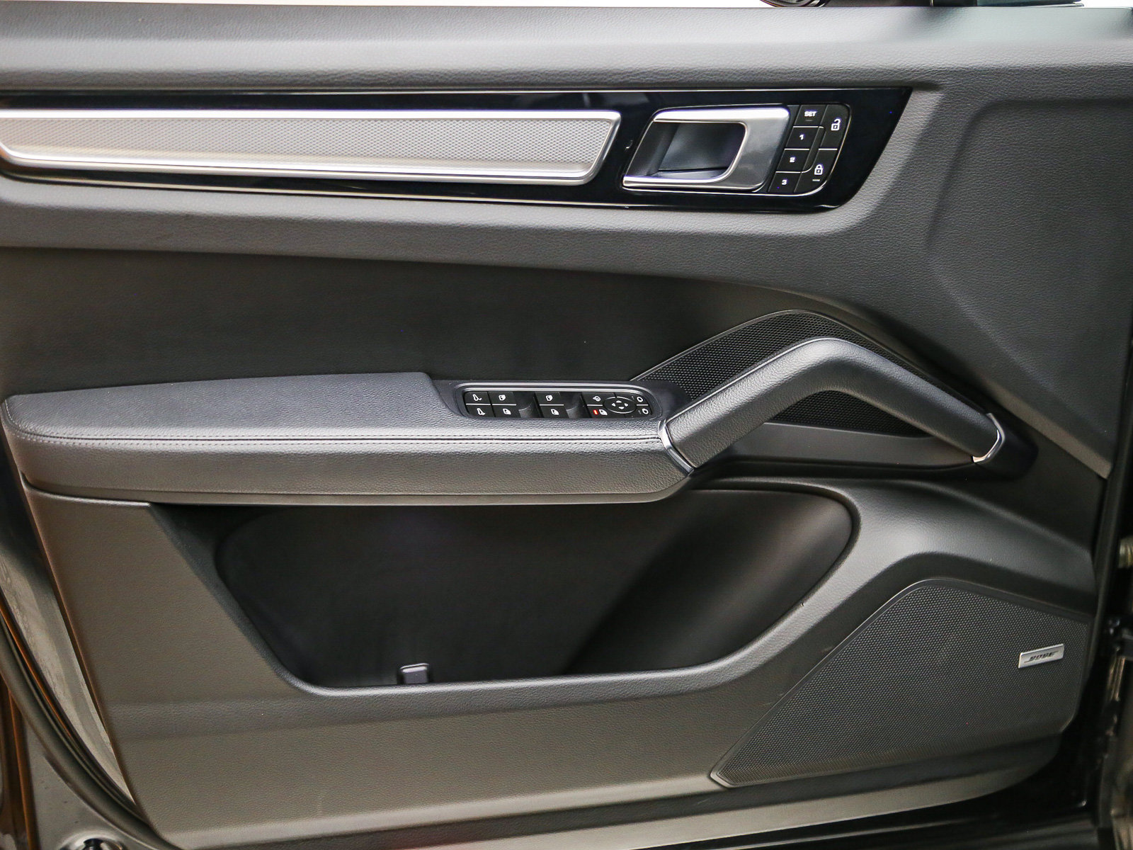 Certified 2023 Porsche Cayenne Platinum Edition AWD/4WD image 27