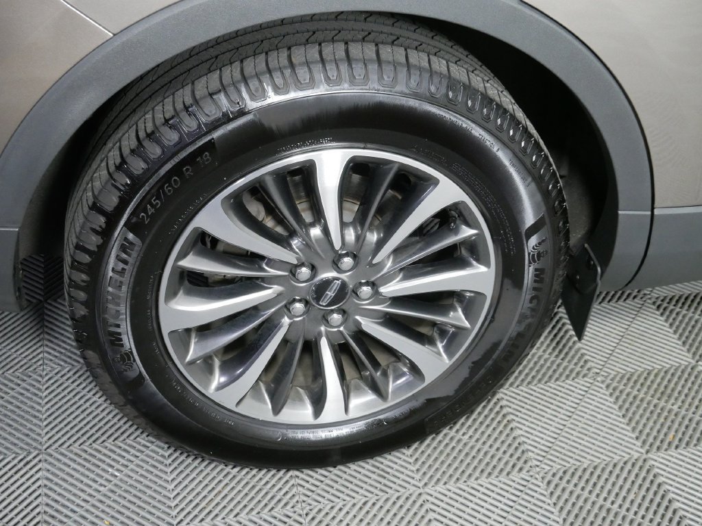 Used 2019 Lincoln Nautilus Select FWD image 11