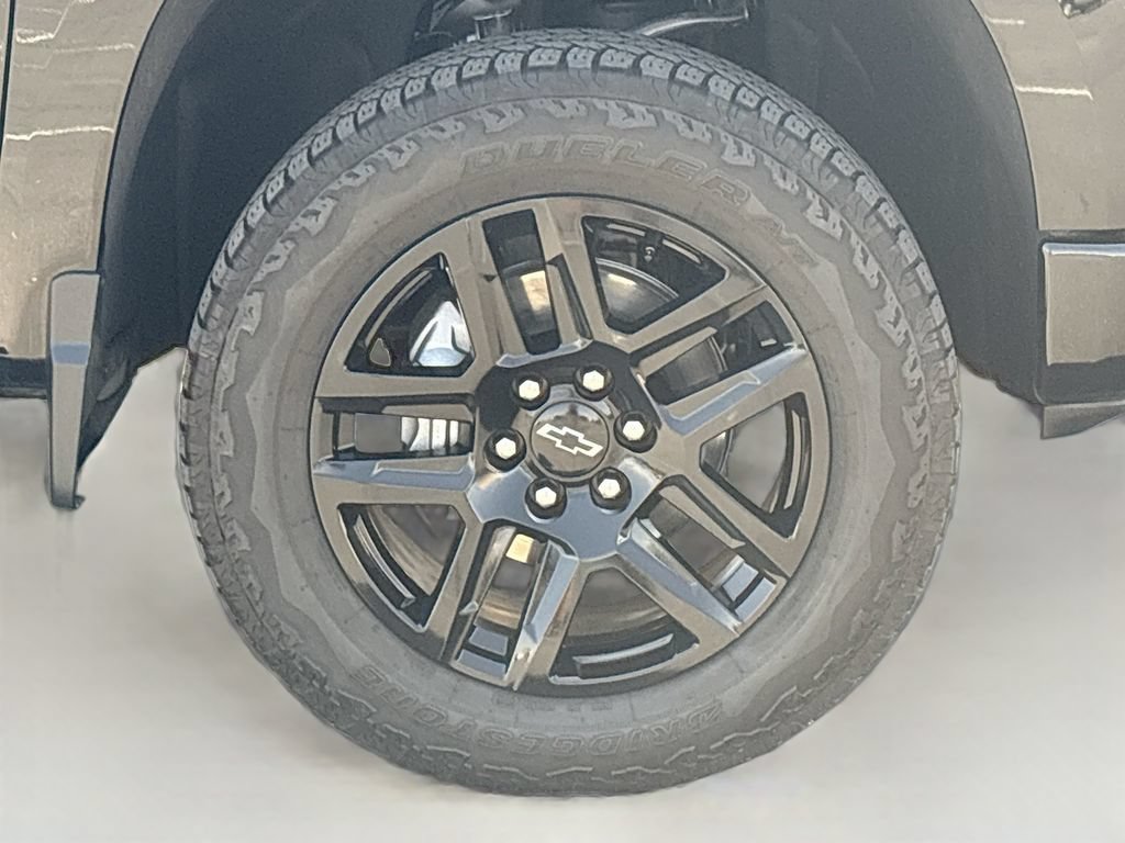 Used 2025 Chevrolet Silverado 1500 LT Trail Boss w/ Convenience Package II AWD/4WD image 31