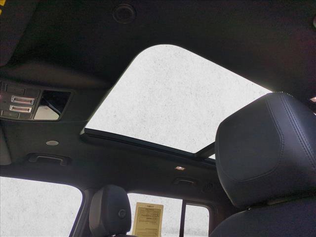 Used 2023 Land Rover Defender 130 X-Dynamic SE image 16