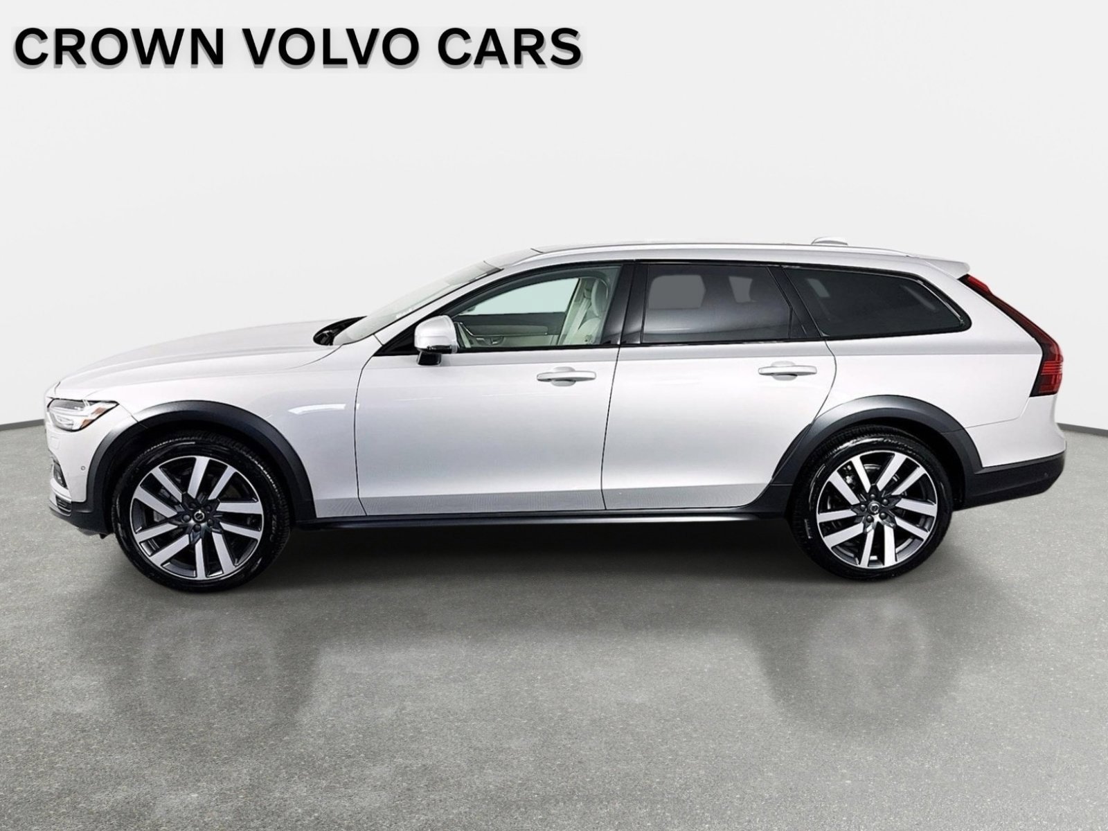 Used 2025 Volvo V90 B6 Cross Country Plus AWD/4WD image 8