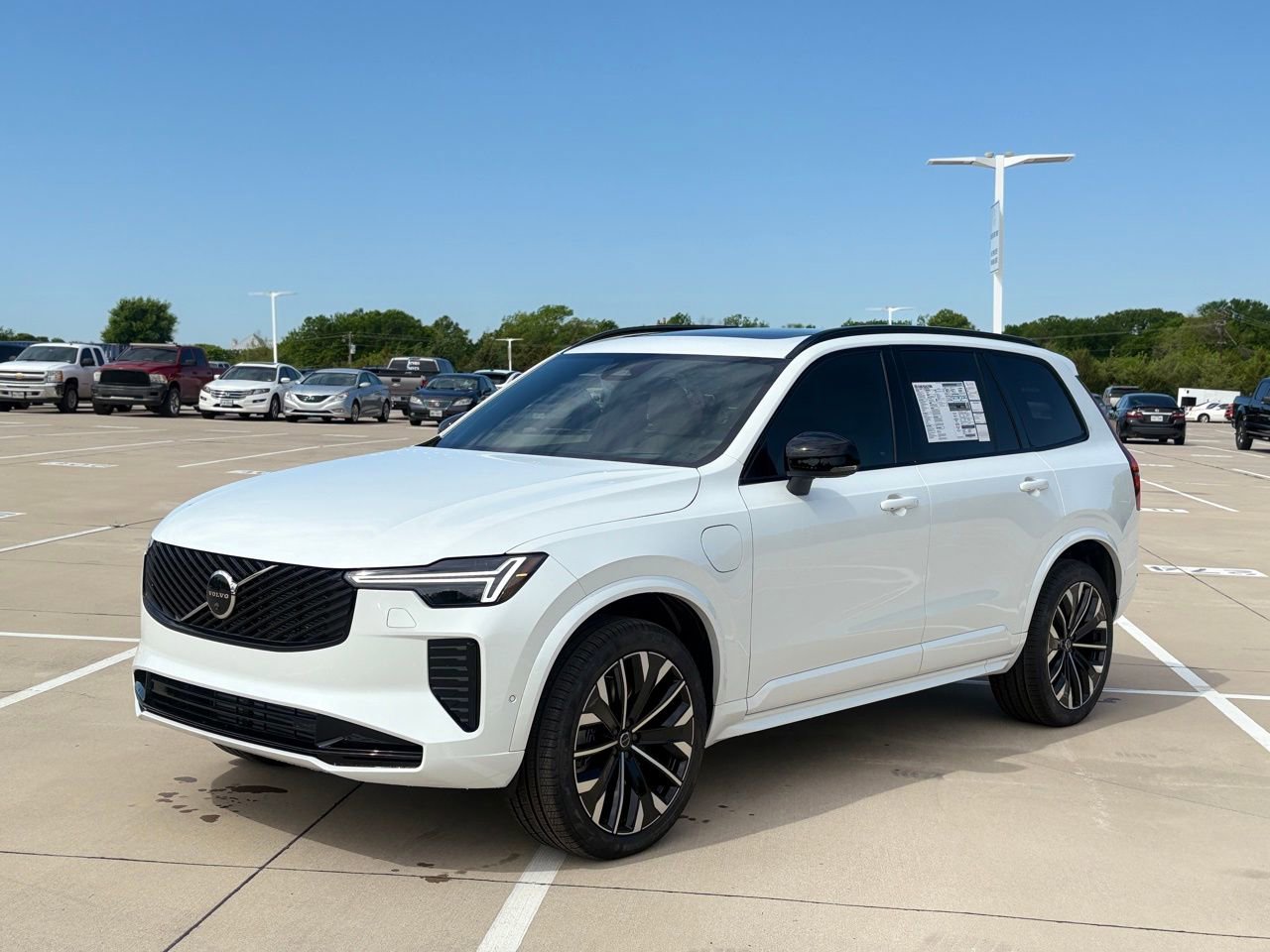 New 2026 Volvo XC90 T8 Ultra w/ Protection Package Premier image 3