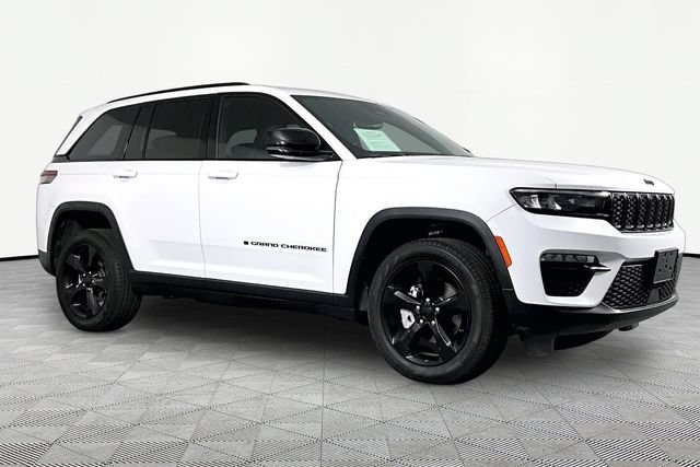 Used 2024 Jeep Grand Cherokee Limited w/ Black Appearance Package RWD image 3