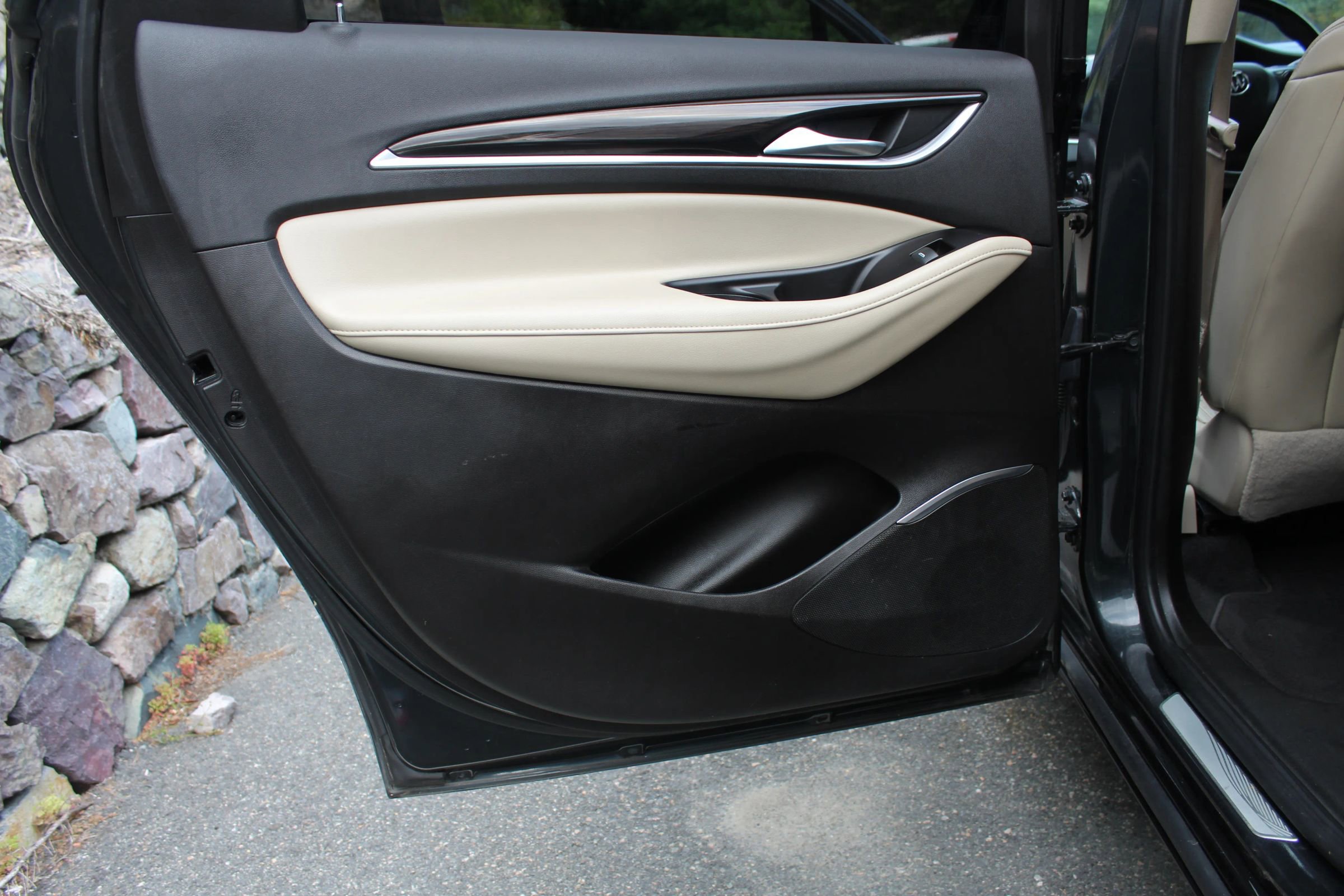Used 2019 Buick Enclave Essence image 15