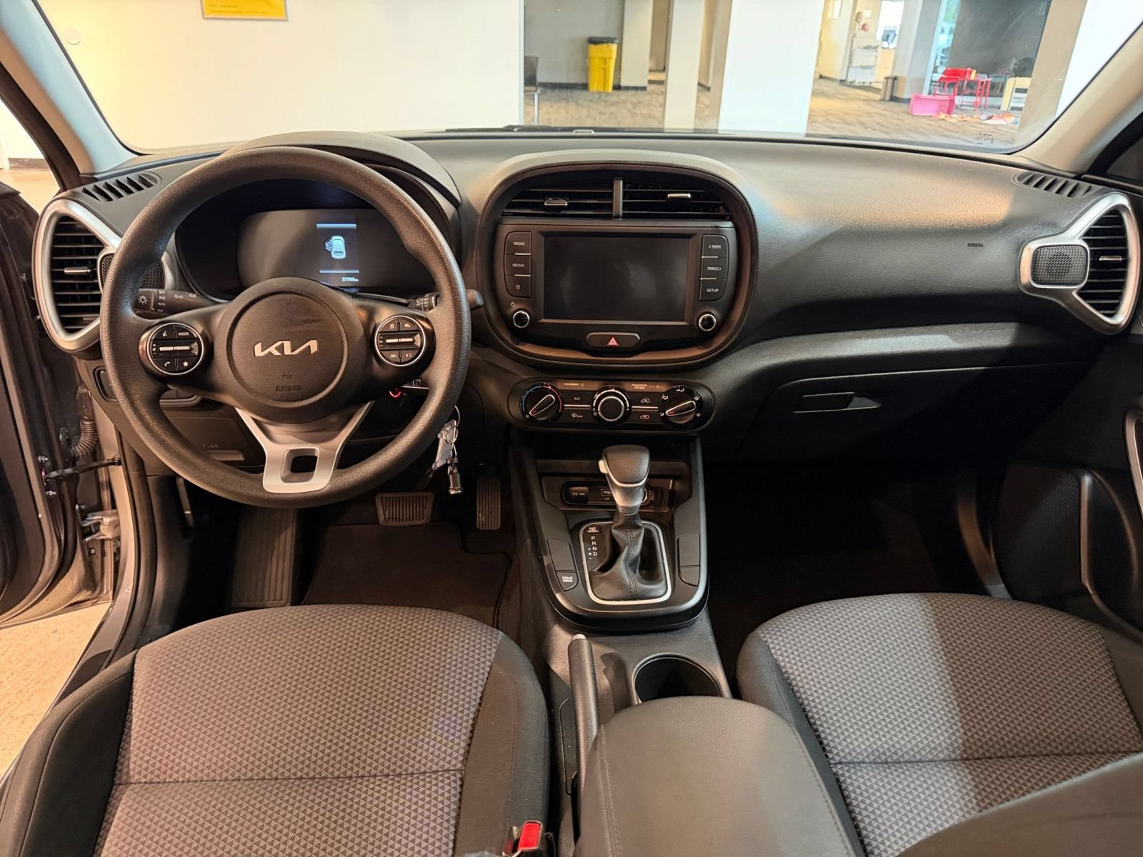 Used 2025 Kia Soul LX w/ LX Technology Package FWD image 31