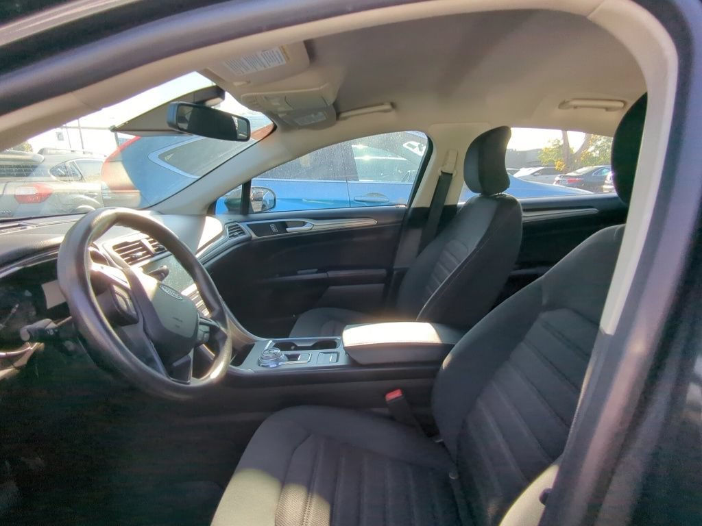 Used 2019 Ford Fusion SE FWD image 5