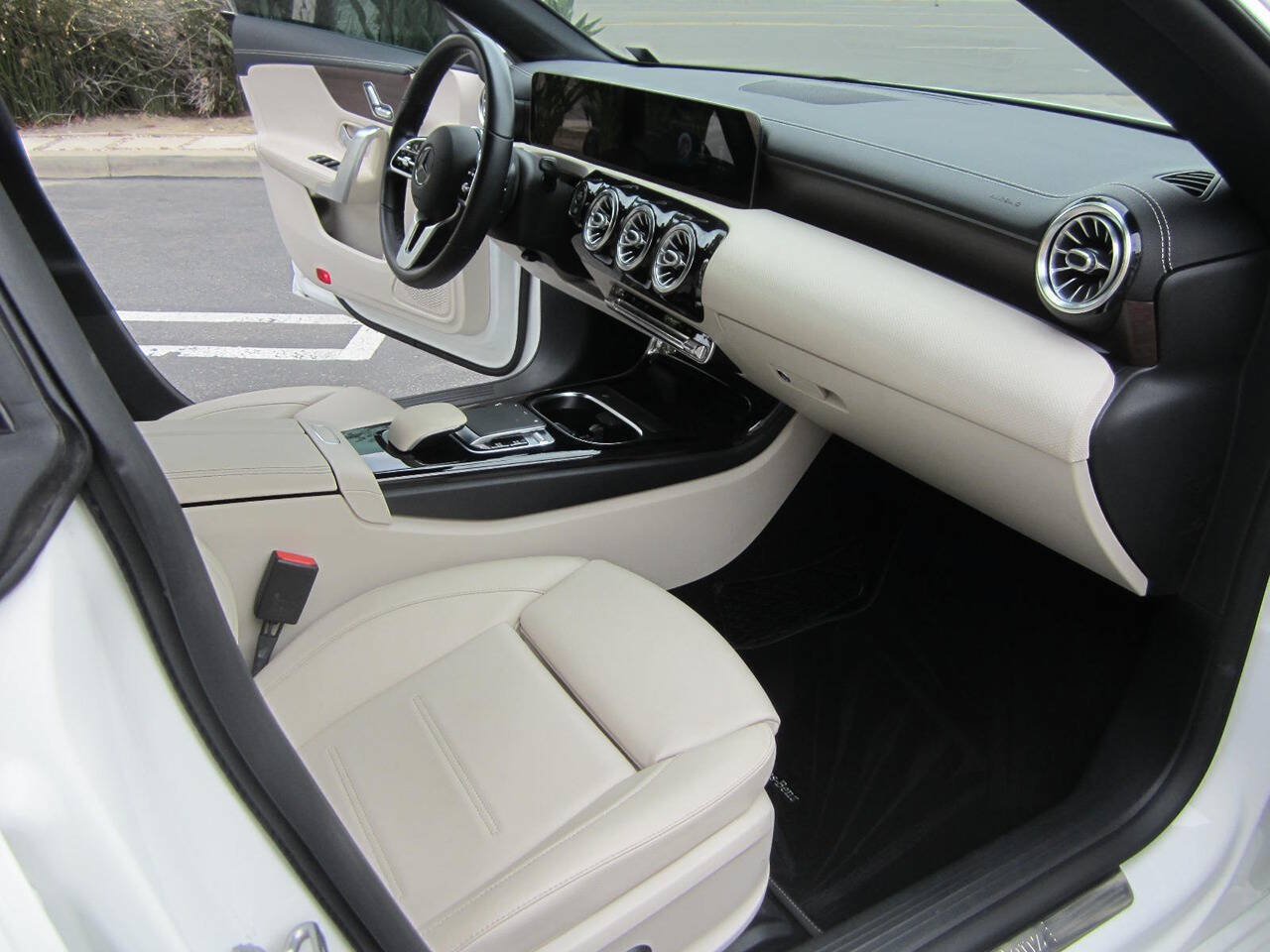 Used 2020 Mercedes-Benz CLA 250 image 23