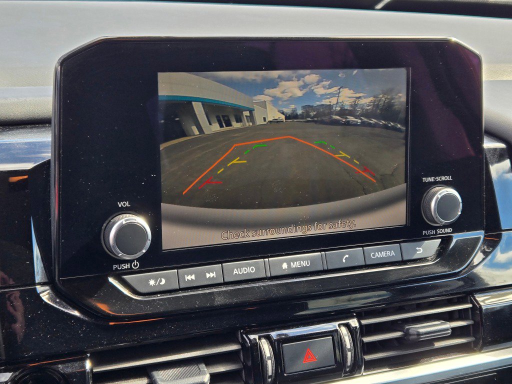 Used 2025 Nissan Pathfinder SV image 28