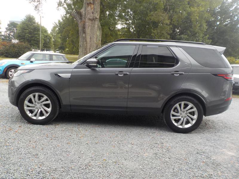 Used 2017 Land Rover Discovery HSE image 2