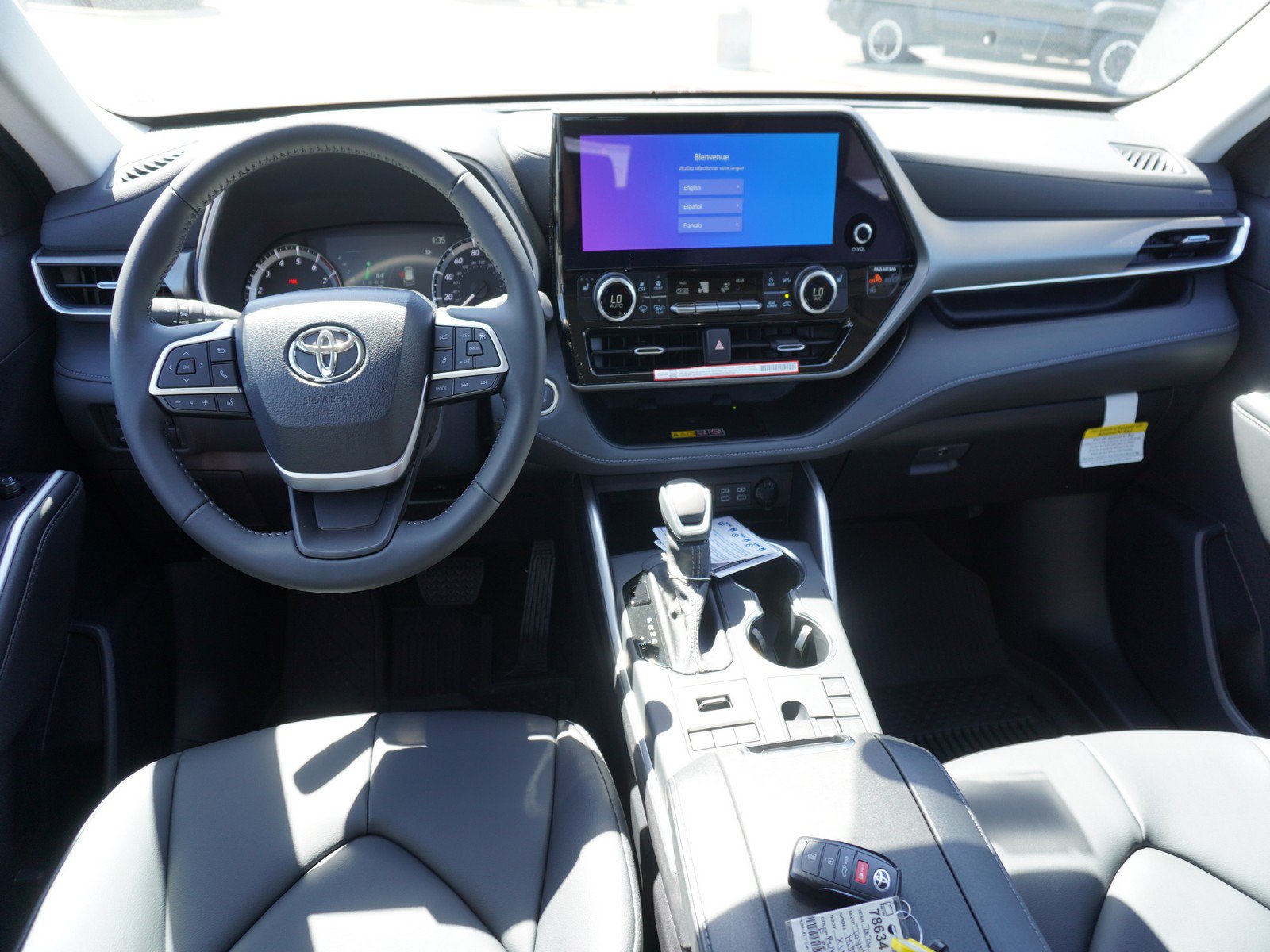 New 2026 Toyota Highlander XLE AWD/4WD image 2