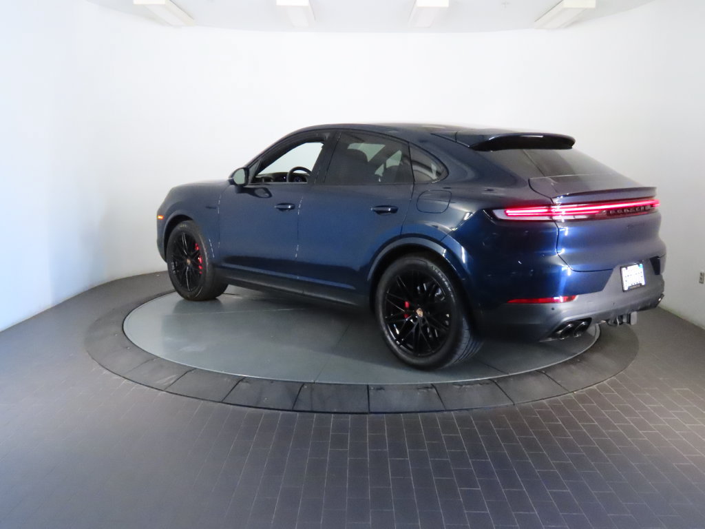 Certified 2025 Porsche Cayenne S AWD/4WD image 3