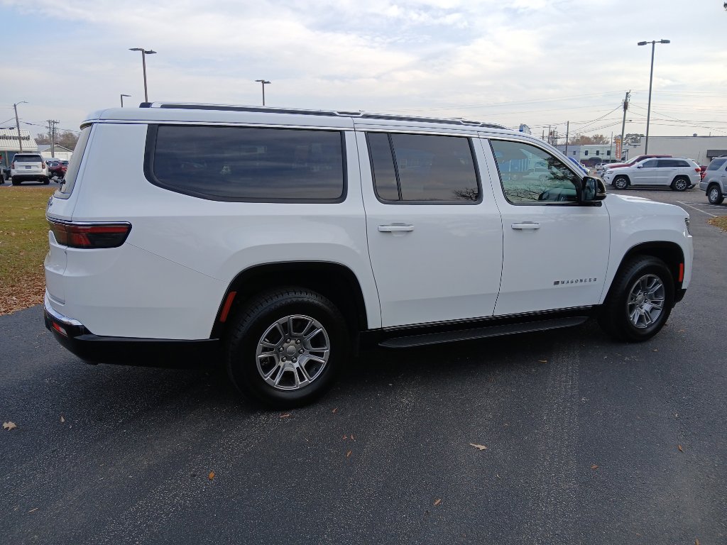 Used 2024 Jeep Wagoneer L Base image 3