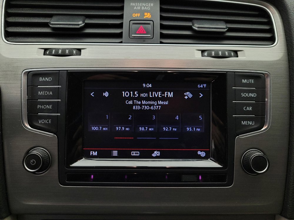 Used 2015 Volkswagen Golf S image 25