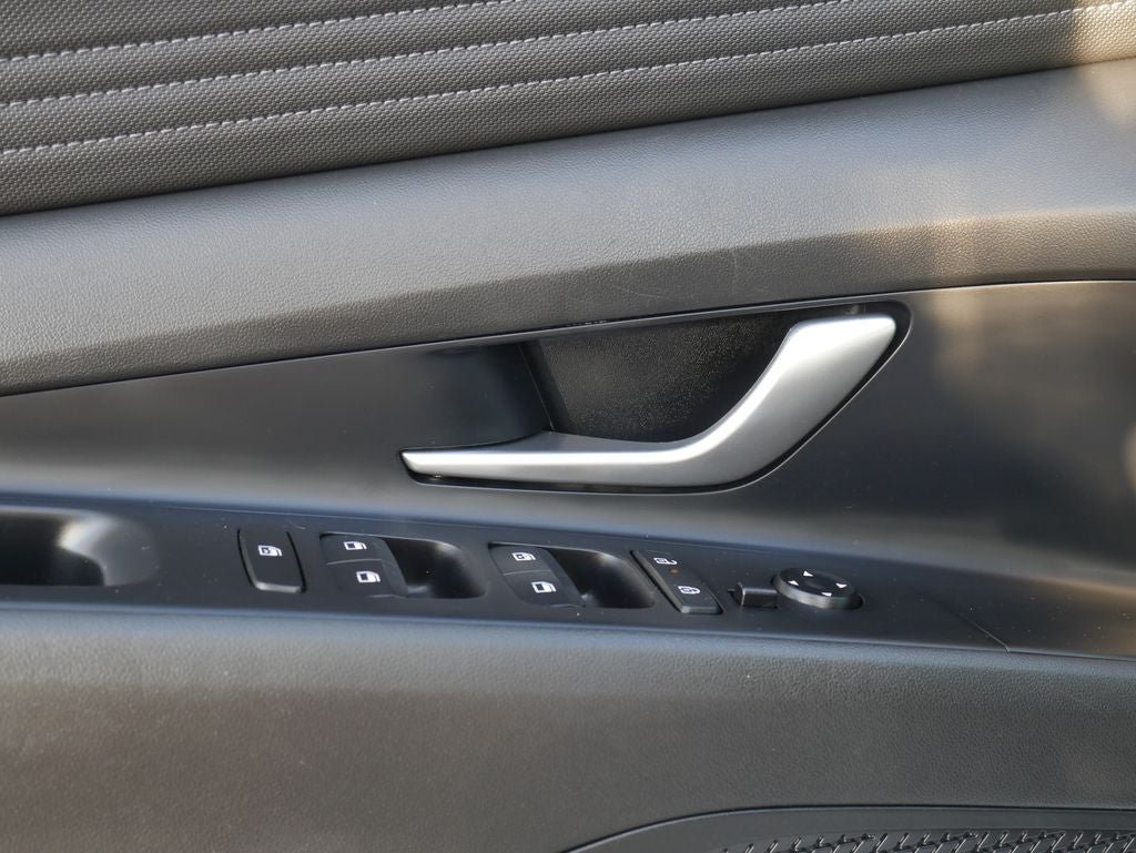 Used 2025 Hyundai Elantra Limited FWD image 30