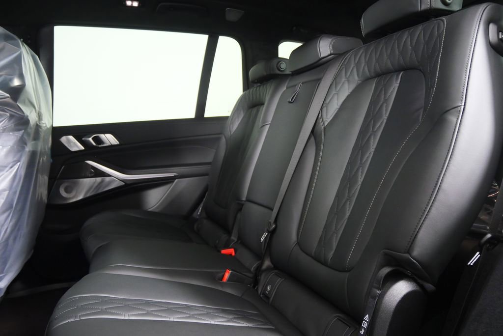 Used 2026 BMW X7 M60i image 16