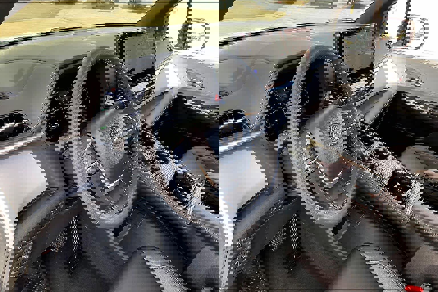 Used 2025 Toyota Sienna XSE image 17