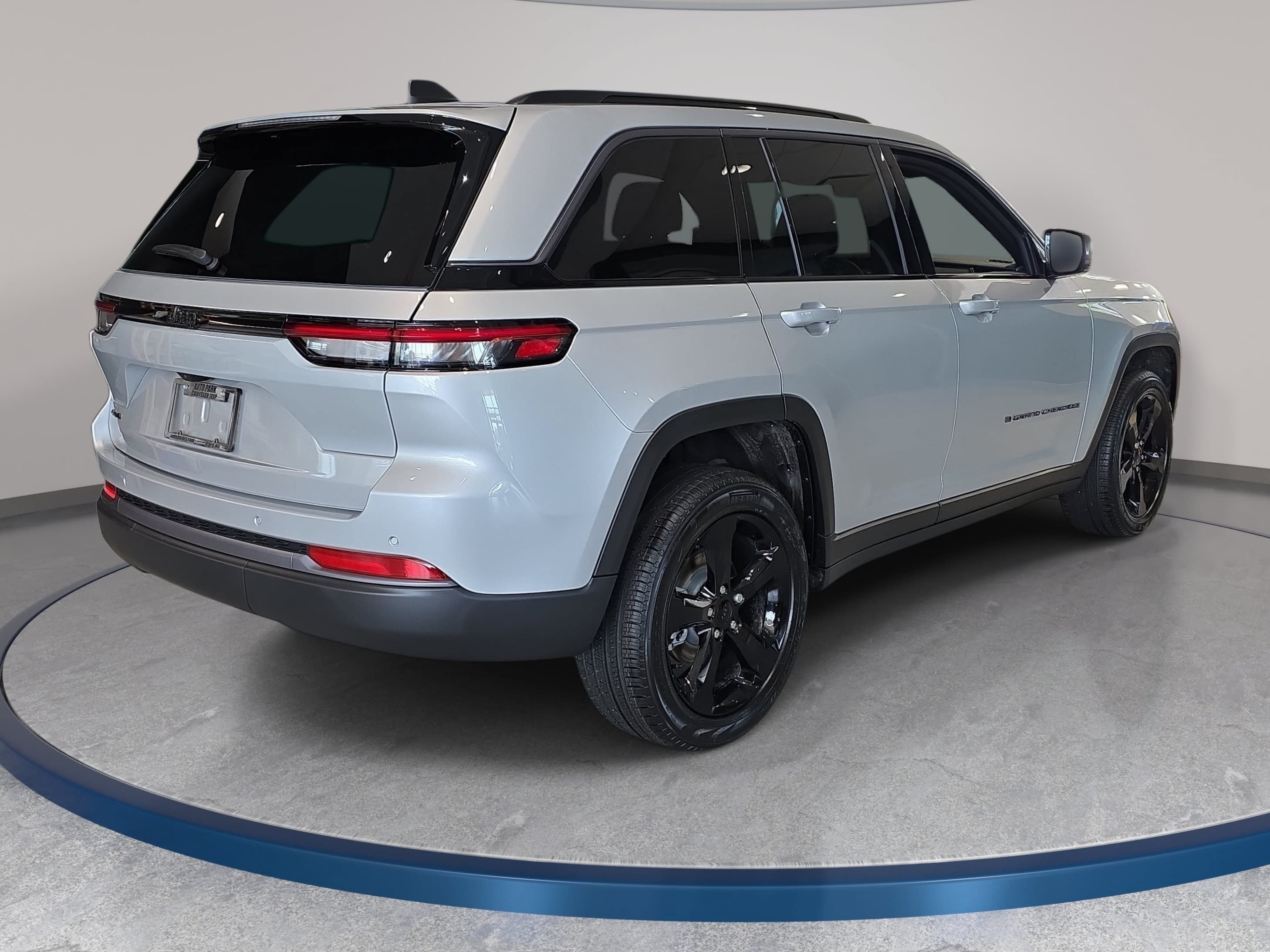 New 2026 Jeep Grand Cherokee Limited w/ Limited Altitude Package AWD/4WD image 5
