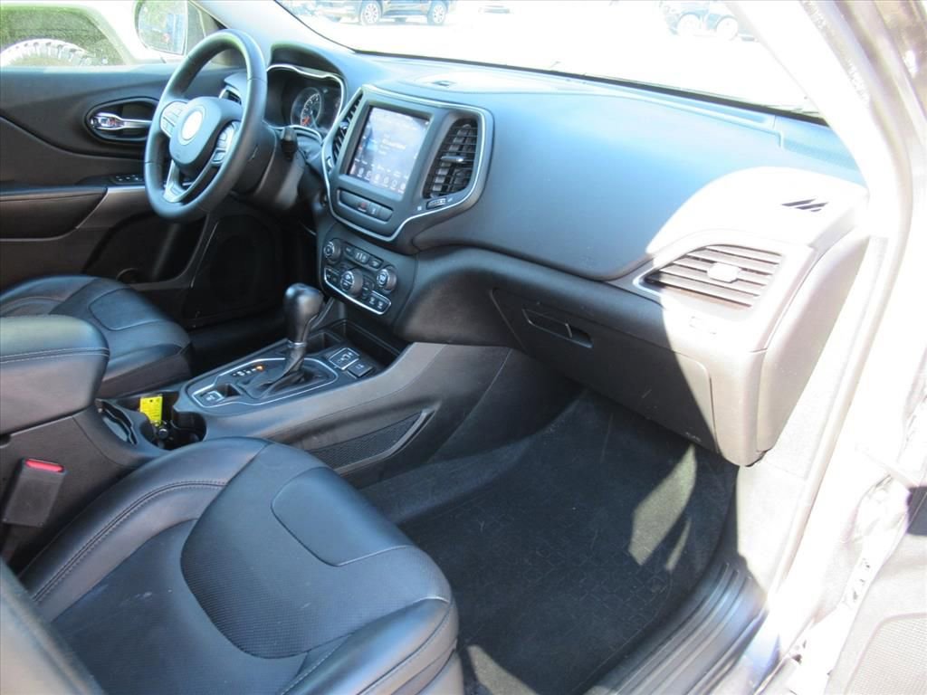 Used 2022 Jeep Cherokee Latitude Lux w/ Mopar Interior Package image 10