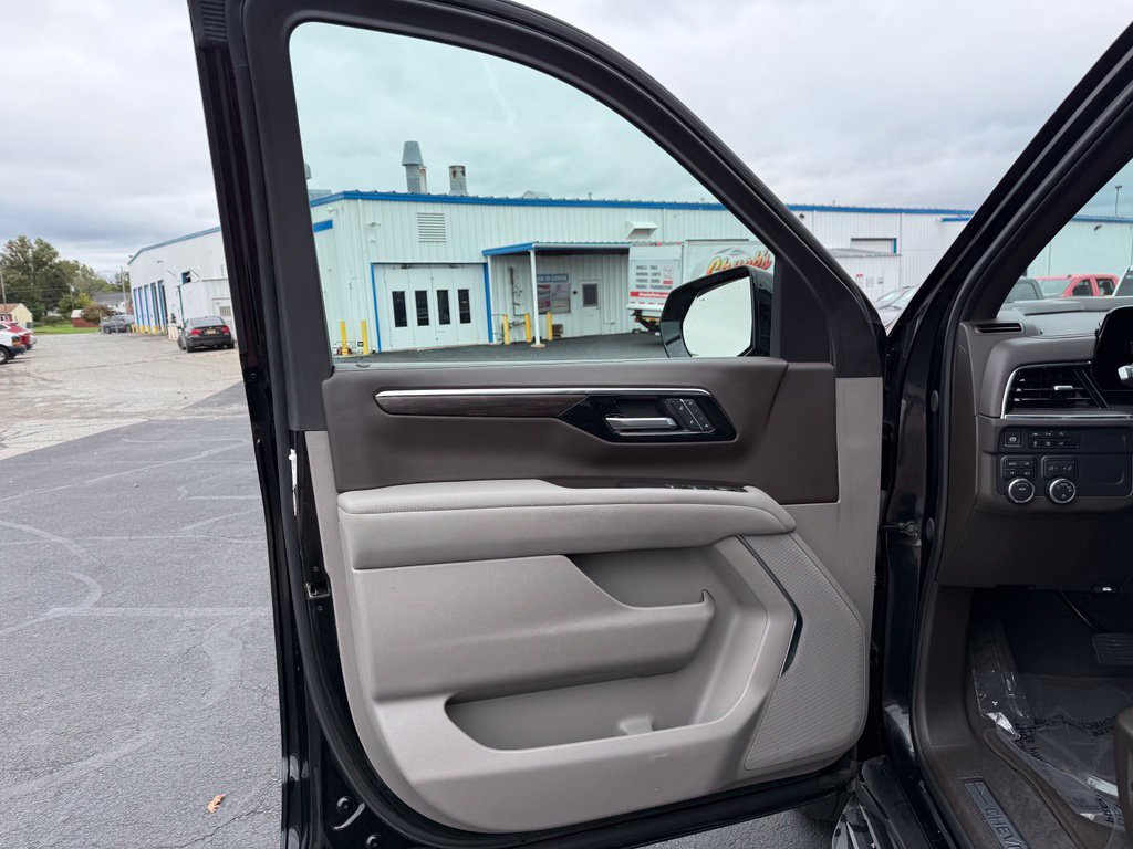 Used 2025 Chevrolet Suburban LT AWD/4WD image 23