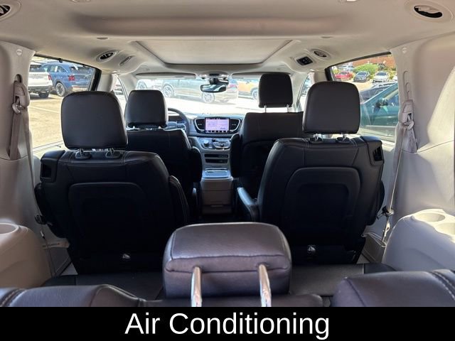 Used 2022 Chrysler Pacifica Touring-L AWD/4WD image 13