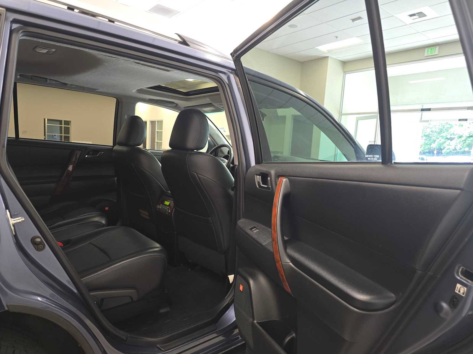 Used 2013 Toyota Highlander Limited AWD/4WD image 29