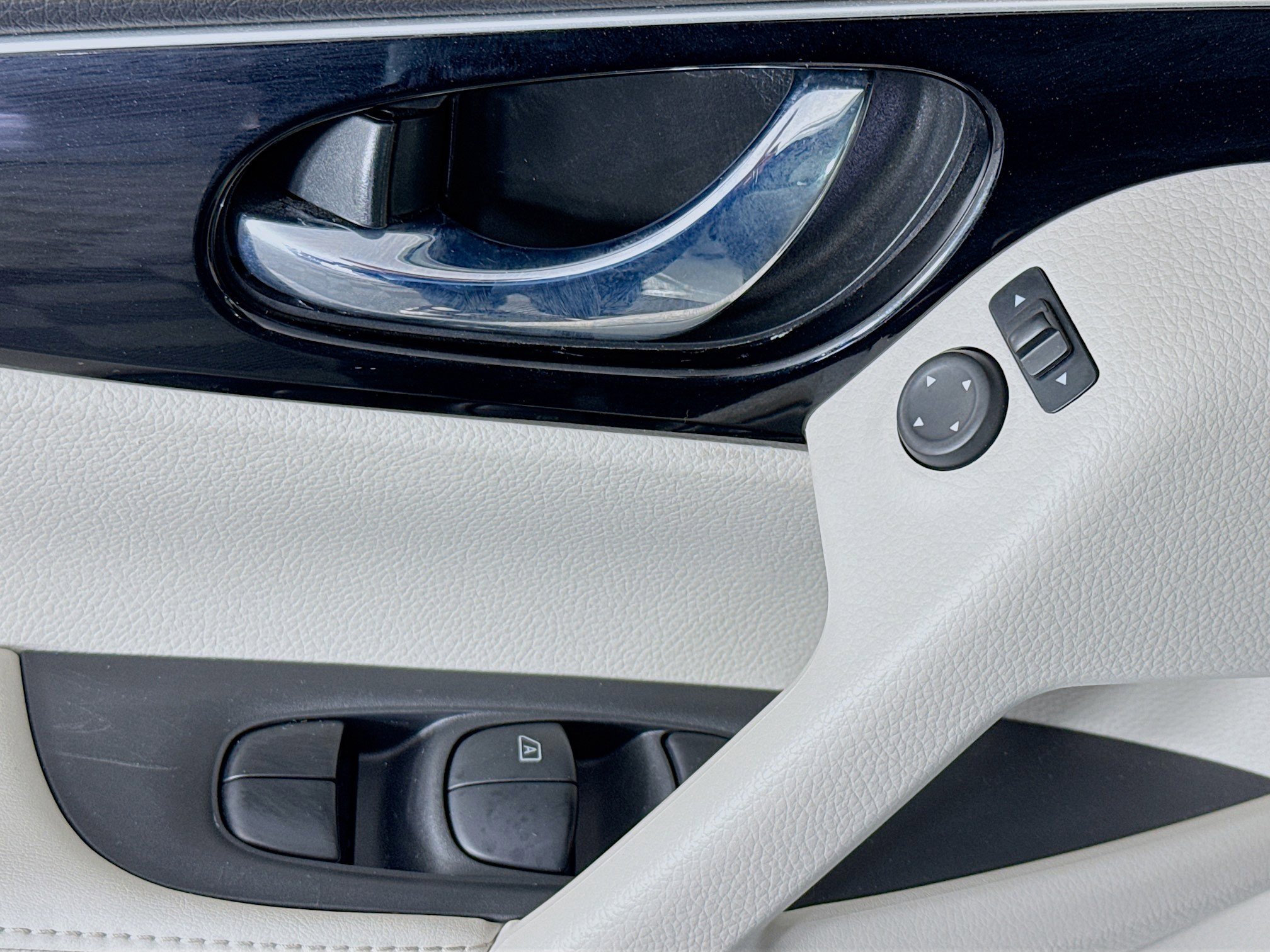 Used 2019 Nissan Rogue Sport SL w/ Premium Package image 23