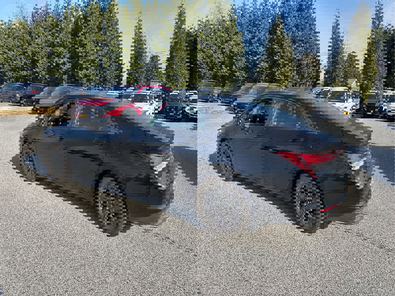 Used 2022 Hyundai Elantra SEL image 3