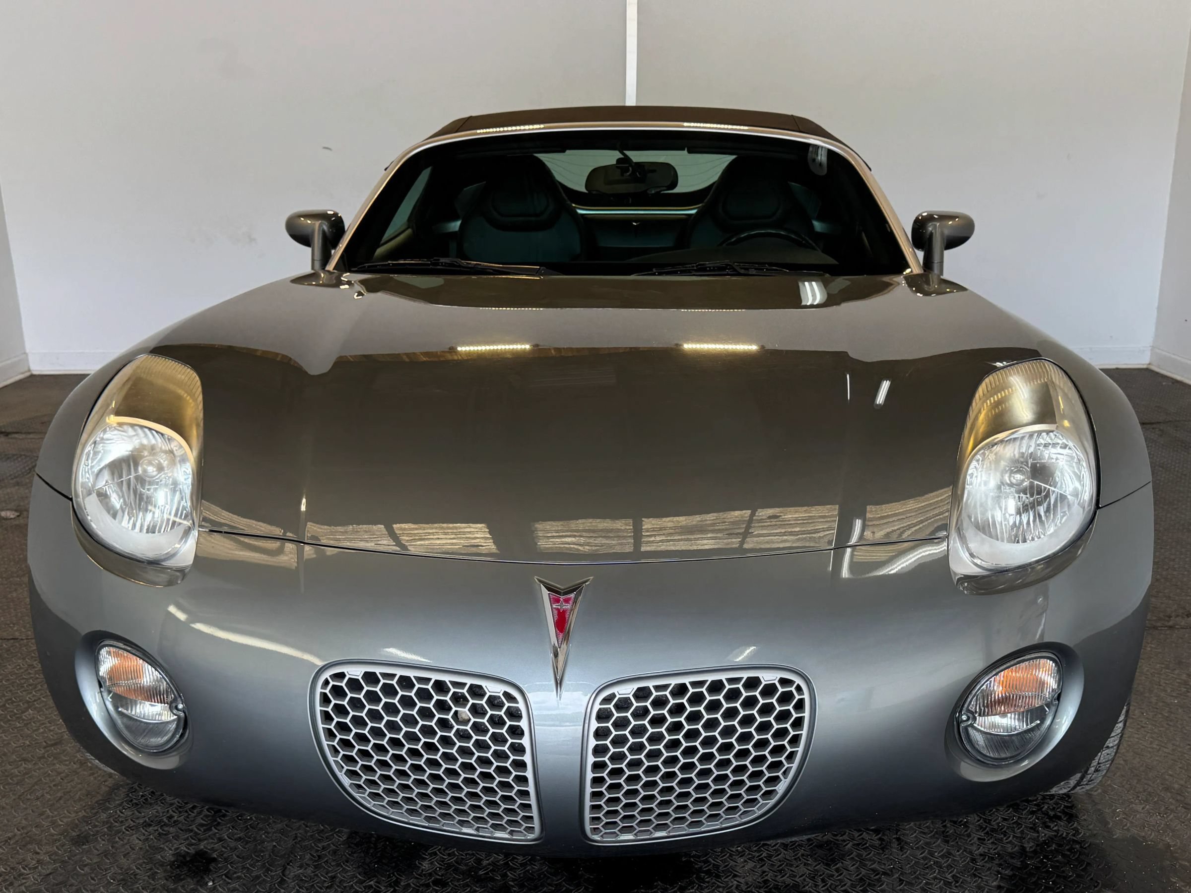 Used 2007 Pontiac Solstice Convertible w/ Premium Package RWD image 3
