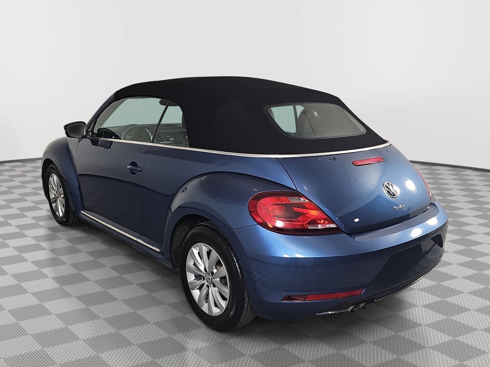 Used 2019 Volkswagen Beetle 2.0T S FWD image 6