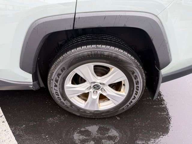 Used 2021 Toyota RAV4 XLE w/ Convenience Package image 6