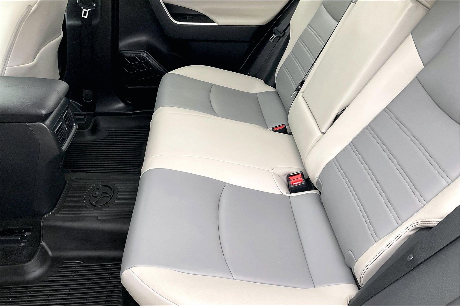 Used 2021 Toyota RAV4 Limited image 17