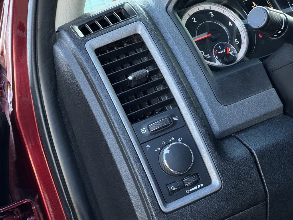 Used 2016 RAM 2500 Tradesman w/ Chrome Appearance Group image 32