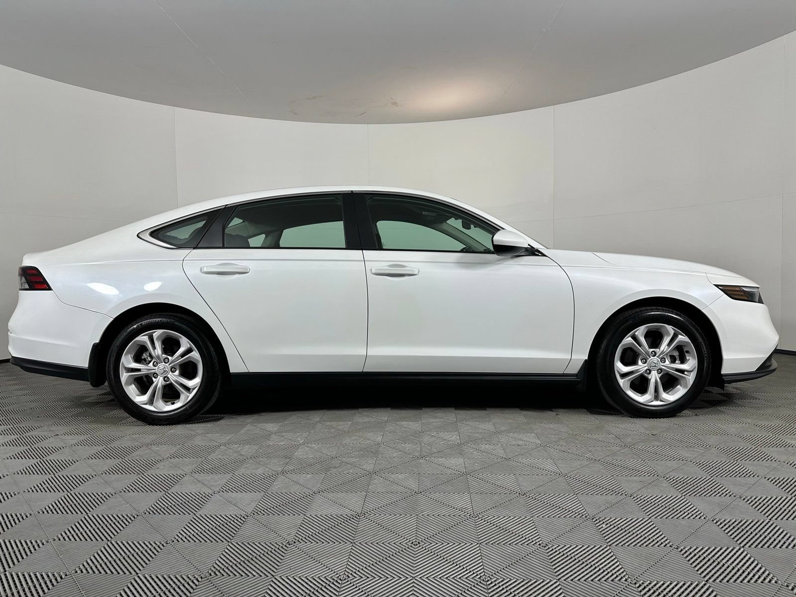 Used 2025 Honda Accord LX image 20