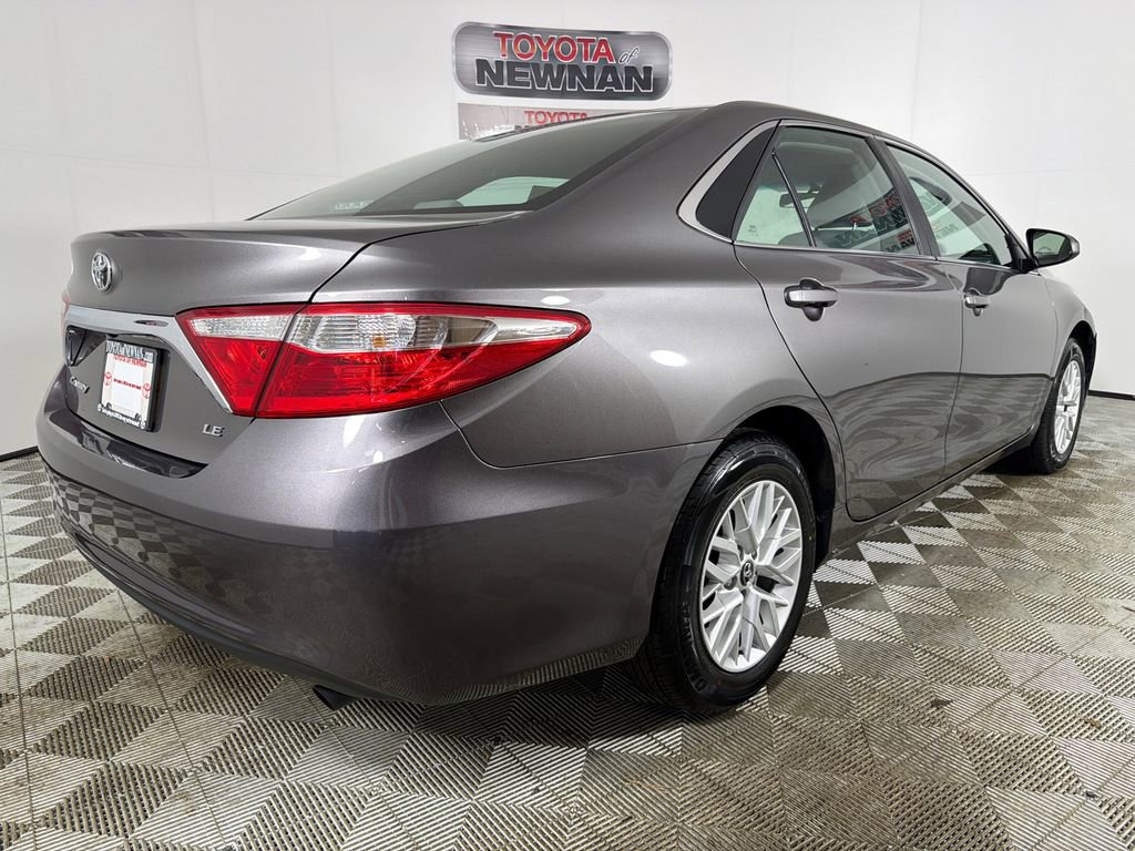 Used 2017 Toyota Camry LE image 3