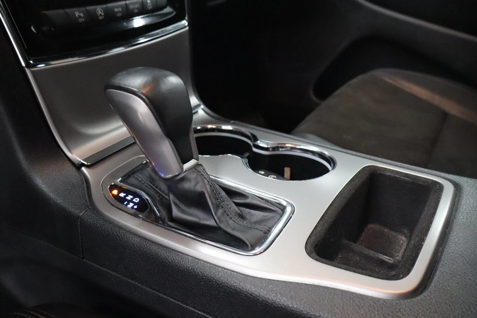 Used 2019 Jeep Grand Cherokee Altitude AWD/4WD image 30