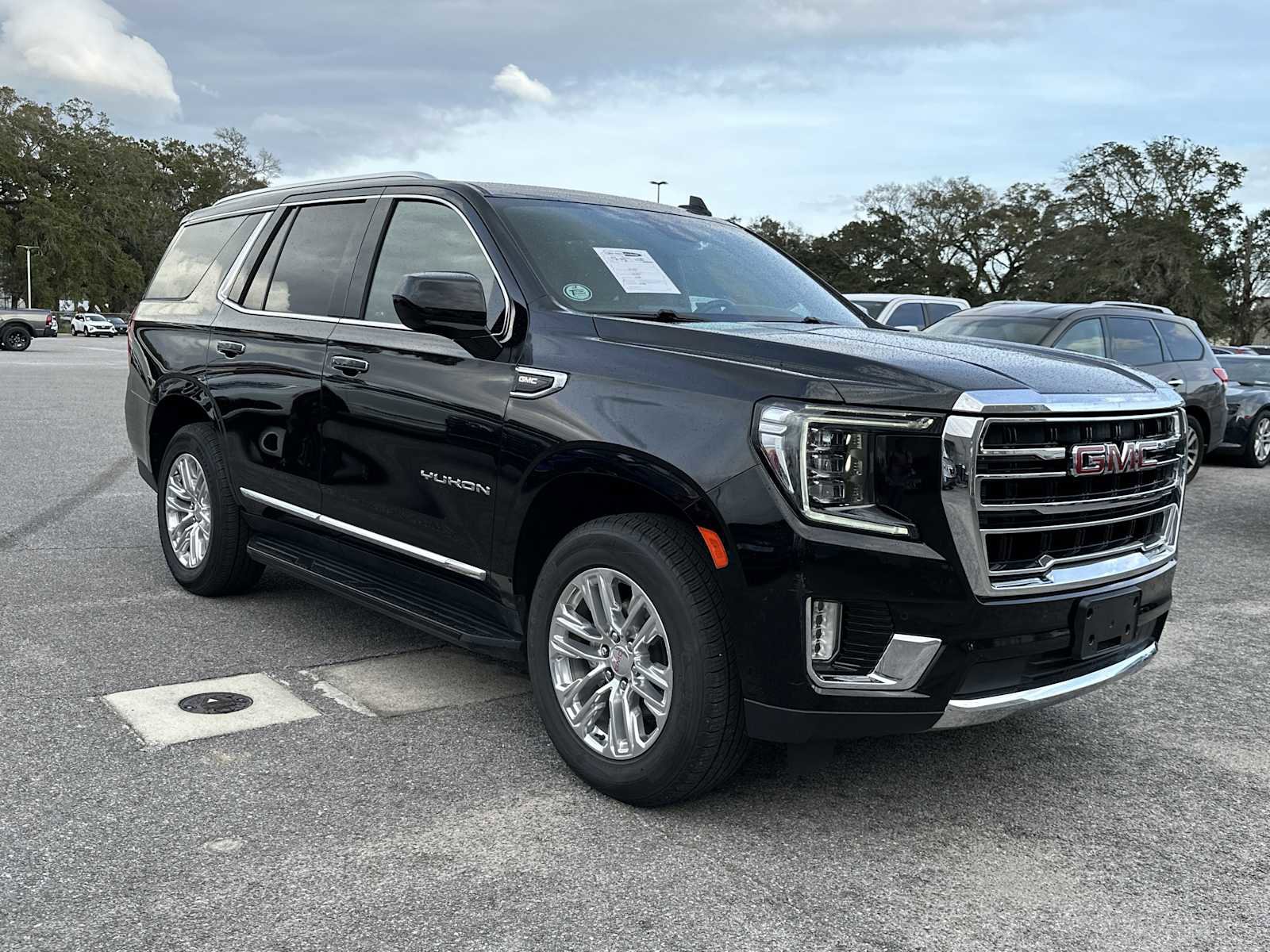 Used 2024 GMC Yukon SLT image 3