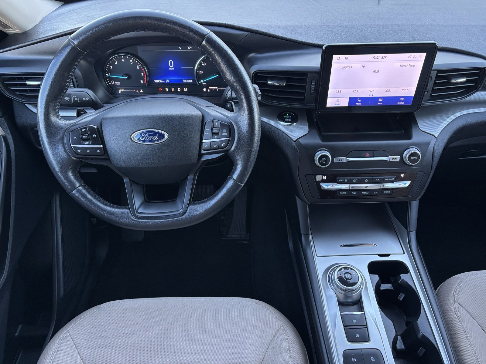 Used 2020 Ford Explorer XLT image 3