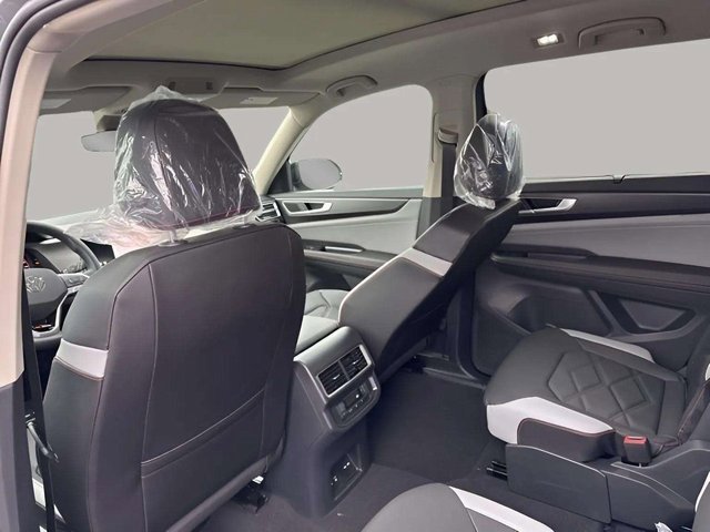 New 2026 Volkswagen Atlas Peak Edition image 7