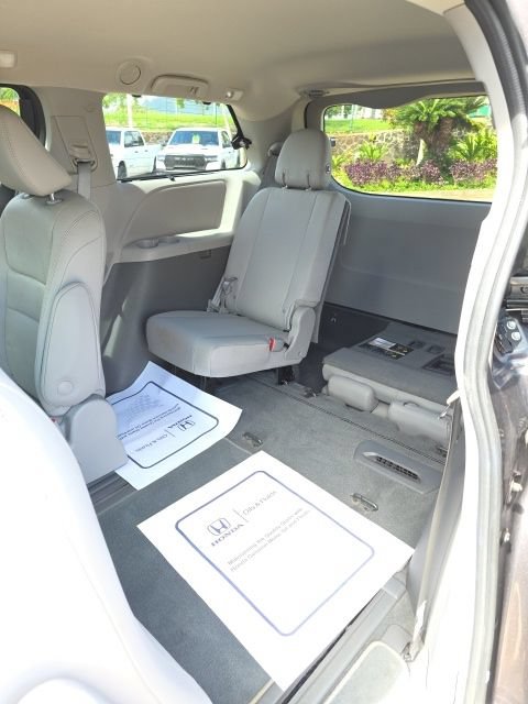 Used 2020 Toyota Sienna FWD image 13