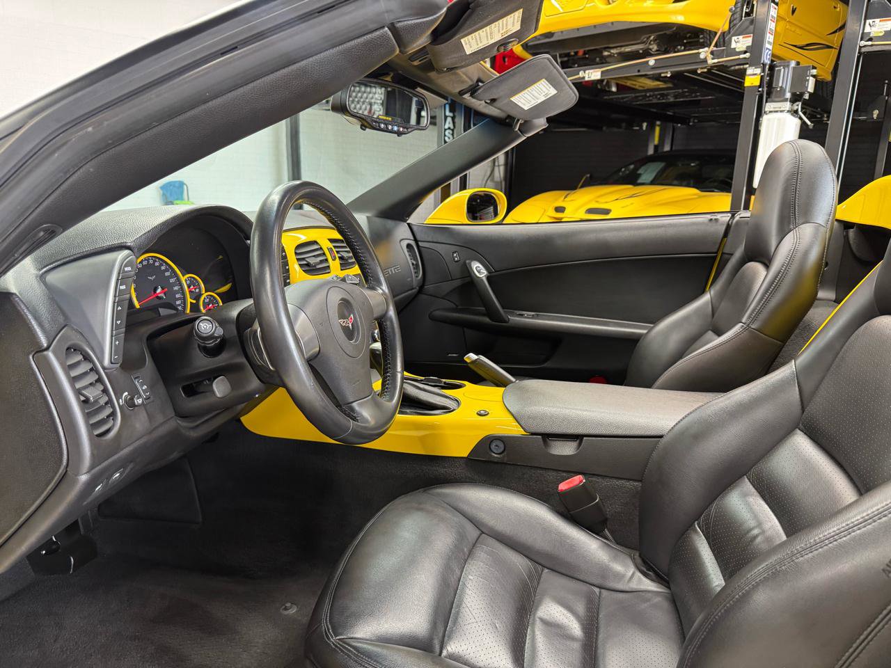 Used 2006 Chevrolet Corvette Convertible w/ Preferred Equipment Group image 39