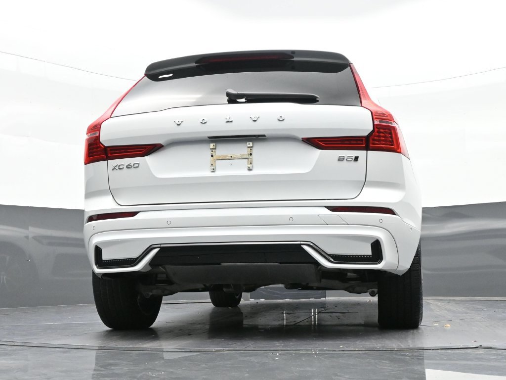 Certified 2024 Volvo XC60 B5 Plus AWD/4WD image 30